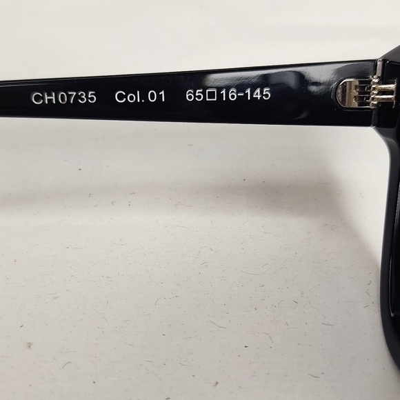 Chanel Sunglasses letters on top - Picture 7 of 17